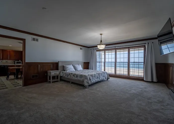 Ochg Lankford Oceanfront Penthouse Apartment